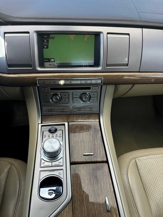 JAGUAR XF 2.7 D V6 Premium Luxury