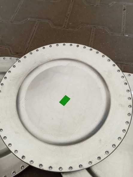 talerz z tworzywa wykończony diamencikami sted 33cm.