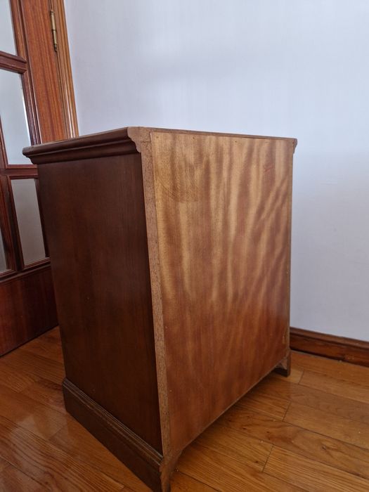 Mesa de Cabeceira em Madeira