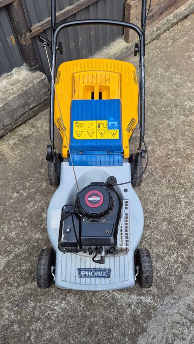 Газонокосилка бензинова .