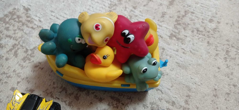 Машинки іграшки для хлопчиків.