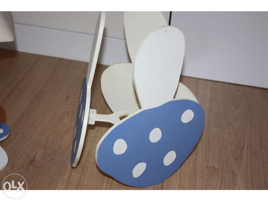 Vendo conjunto criança de cortinados, quadros, candeeiro, abajour e su