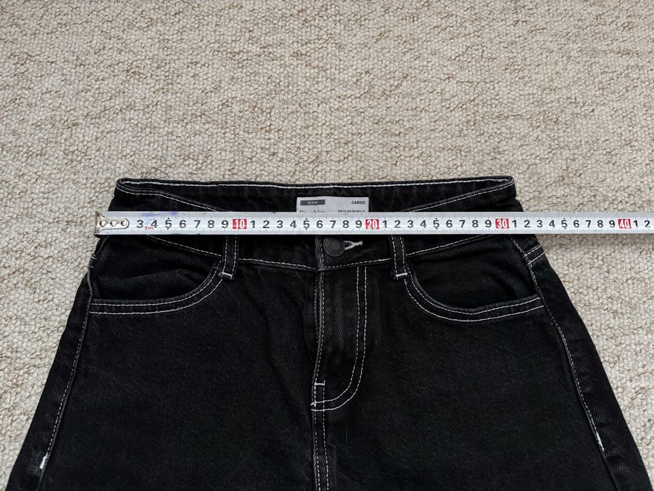 Czarne jeansy cargo