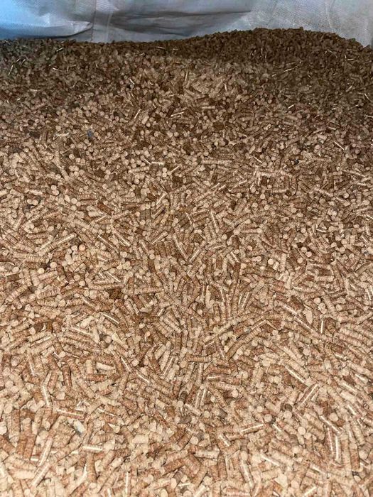 Соснова пелета в фасовці по 15 кг