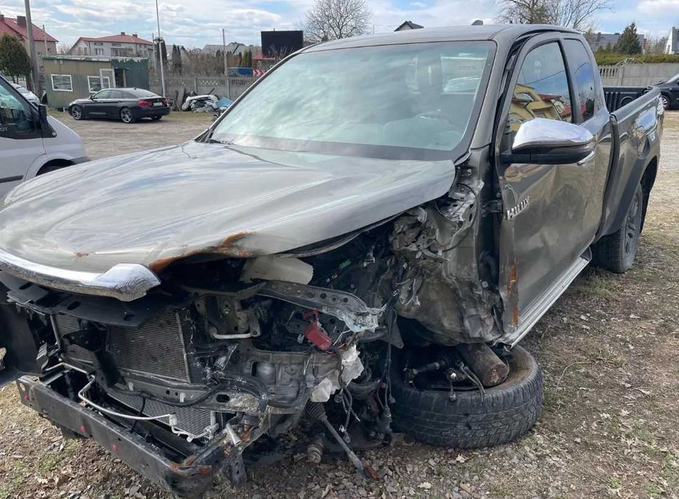 Разборка Toyota Hilux скло