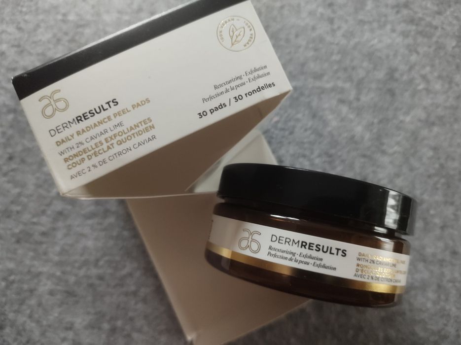 złuszczające płatki nadające blask Arbonne DermResults Daily Radiance