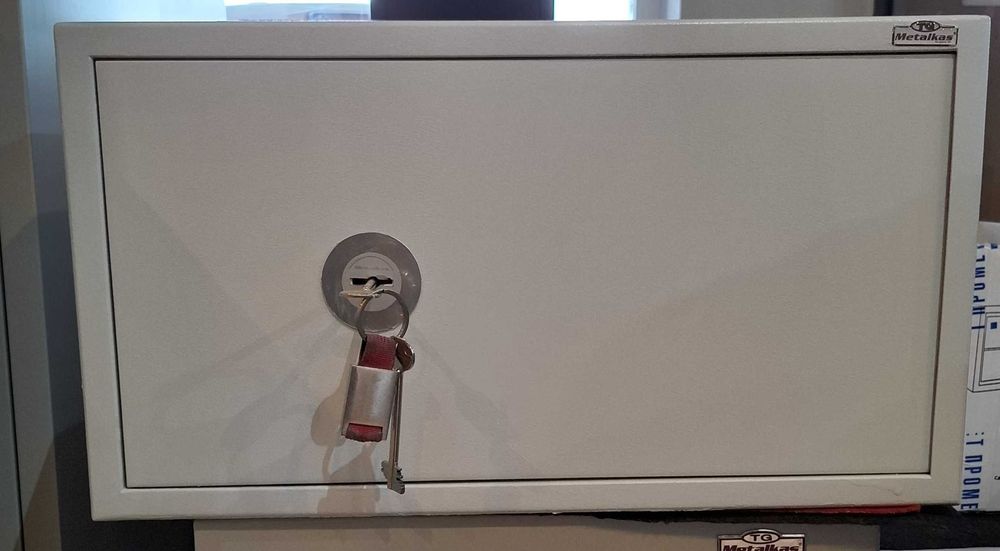 Sejf wrzutowy Metalkas, dwie skrytki