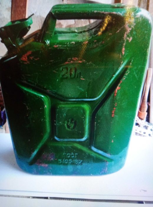 Продам канистру 20л.