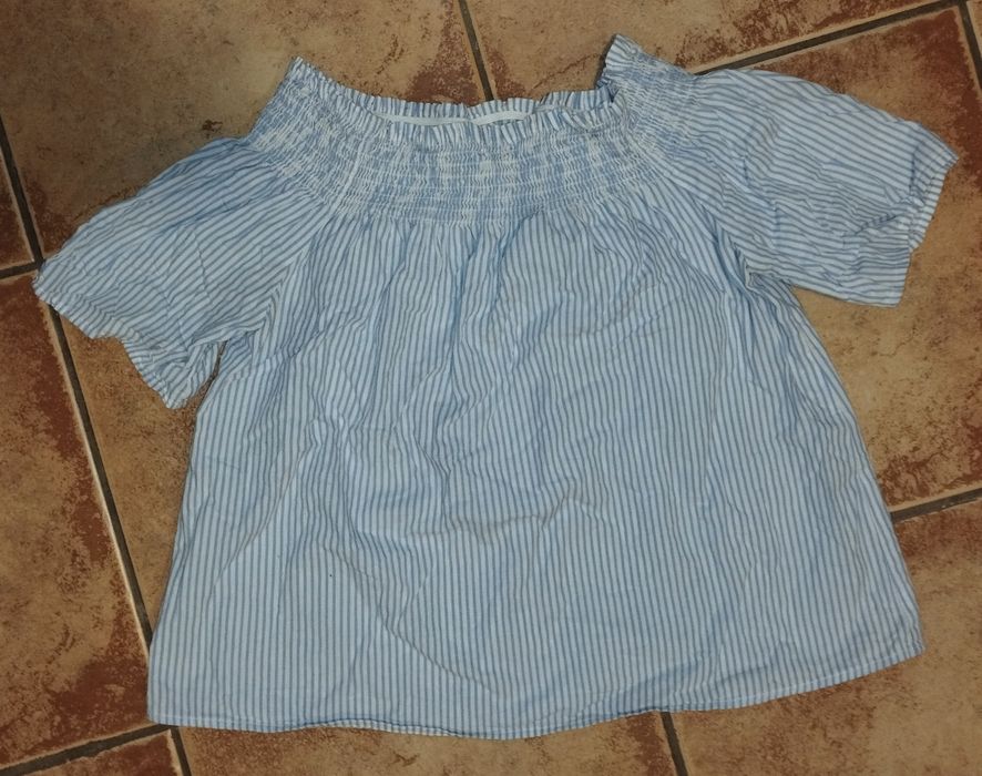 Bluzka typu off shoulder kolor błękitny