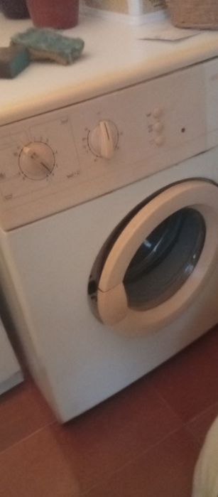 Máquina roupa para peças.