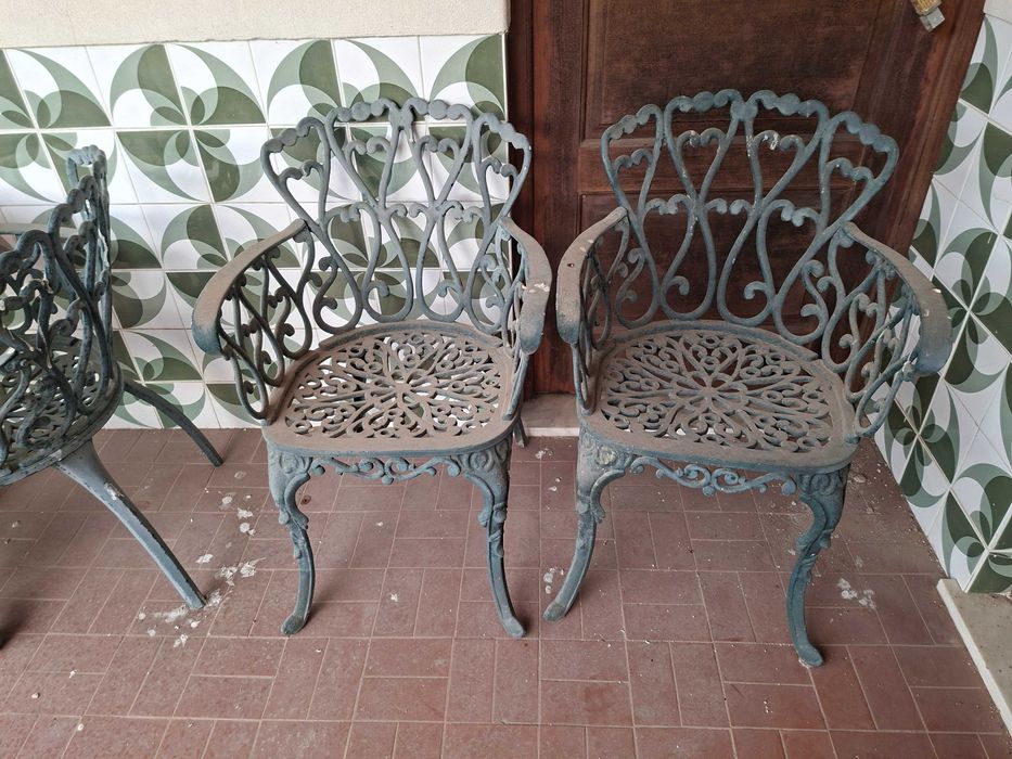 Mesa e Cadeiras de Jardim