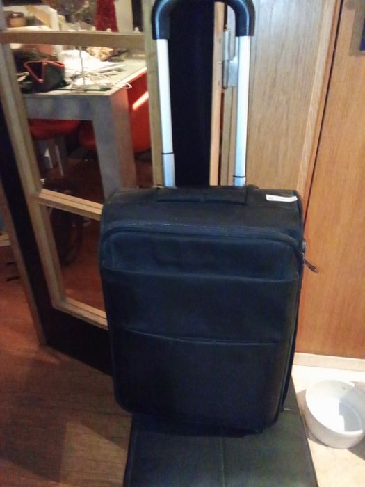 Mala trolley em bom estado
