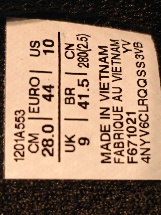 Кроссовки Asics Gel  (оригинал) фирменные размер -44 стелька- 28см.