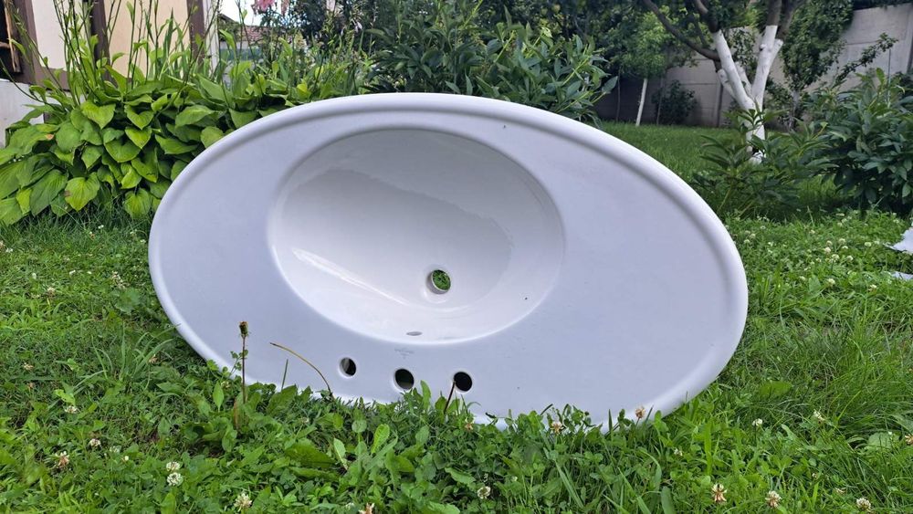 «Villeroy & Boch Amadea Star White код 71857501 (760 мм) — оригінальний дизайнерський умивальник з металевою консоллю».
