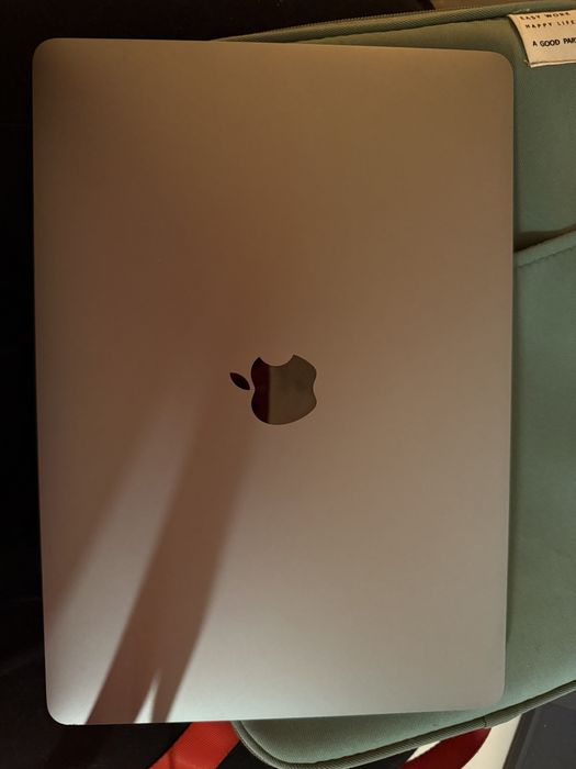 Macbook pro 13” 20217 r 256gb