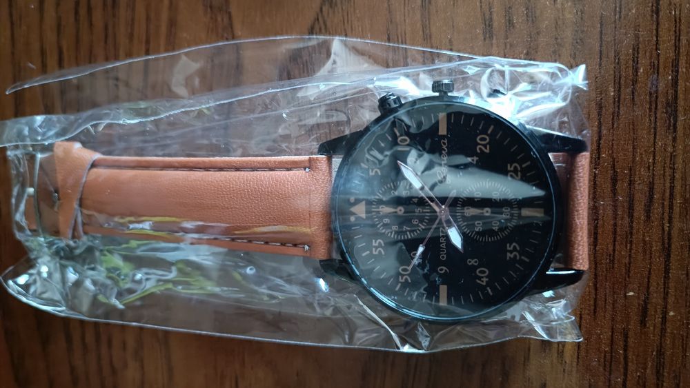 Zegarek kwarcowy nowy z brazoletkami