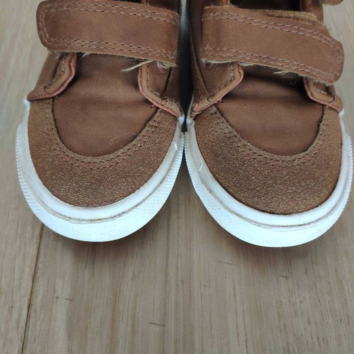 Brązowe sneakersy 23