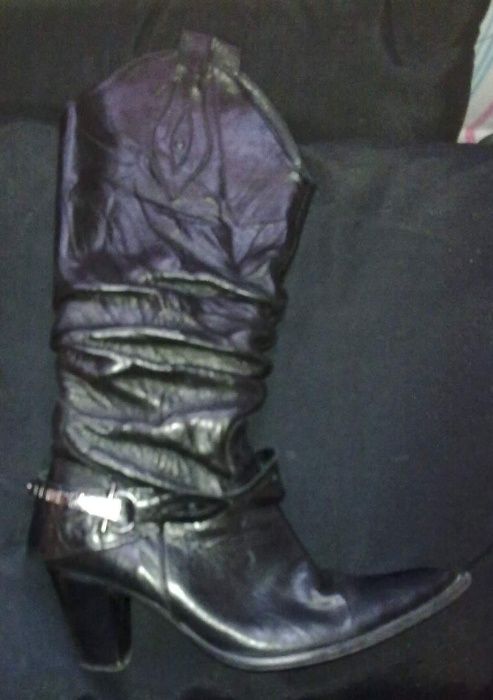 Botas Pretas em Pele - Tipo Texanas - Bicudas - NOVAS - Seaside