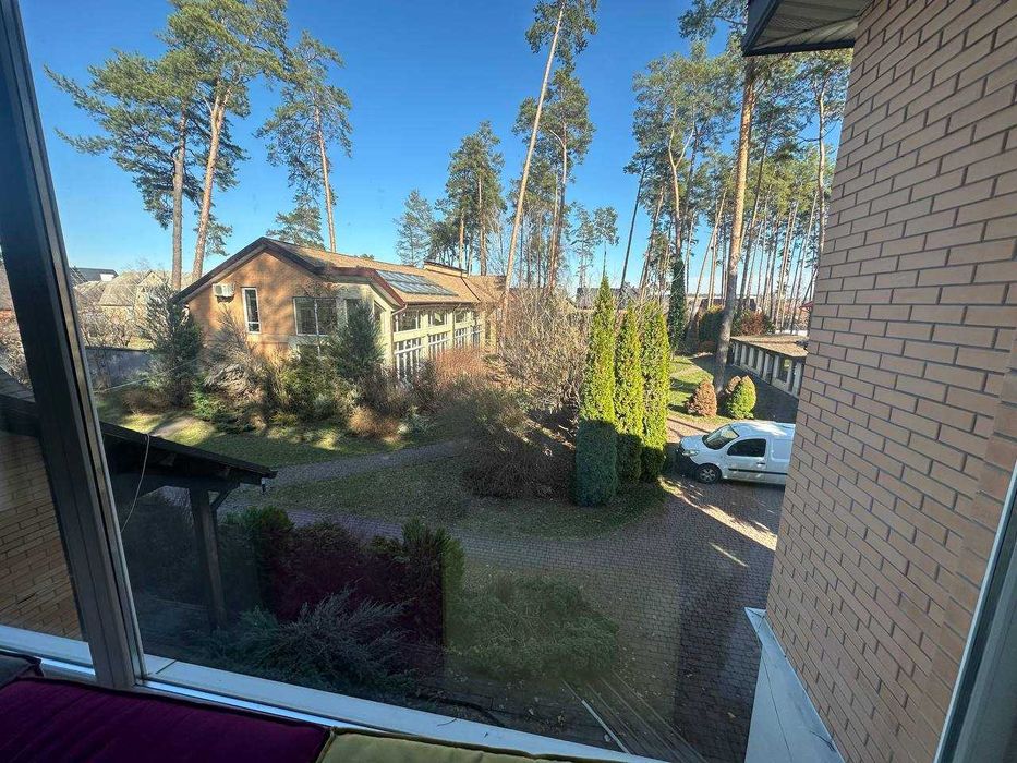 Будинок з басейном 1160 м2, 33 сотки в Ірпені