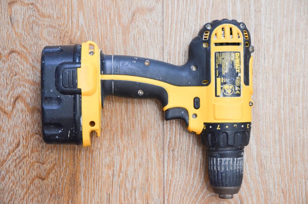 Дрель-шуруповерт DeWalt DC730K