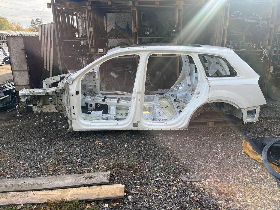 Задня чверть четверть чвертка корито панель розборка Audi Q7 4M