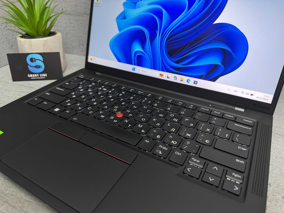 Сенсорний ноутбук Lenovo X1 Carbon Gen 10/i7-1265u/14"/512 ssd/16 ddr5