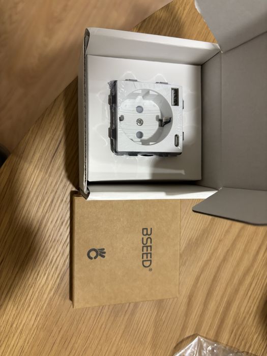 Tomada com USB e USB-C