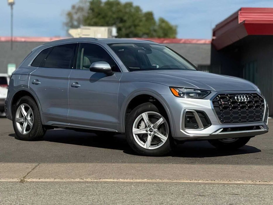 Audi Q5 quattro Premium 40 TFSI      2024