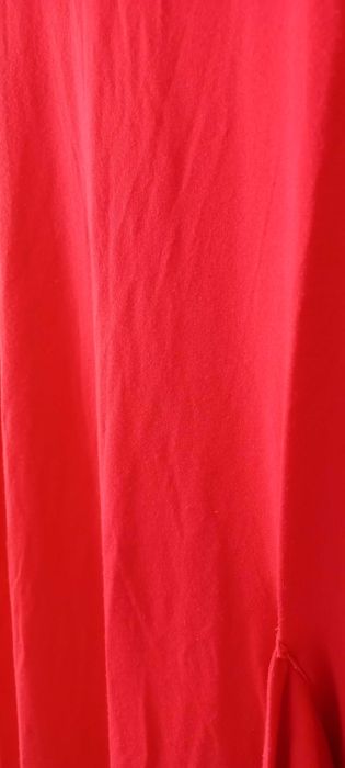 Maxi vestido com ombros descaidos e nó lateral M muito bom