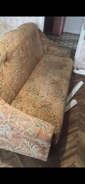 ВІДДАМ диван б у