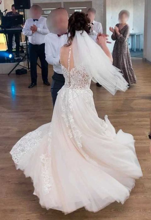 Suknia ślubna kolor szampański tiul koronki ornamenty litera A 38/40