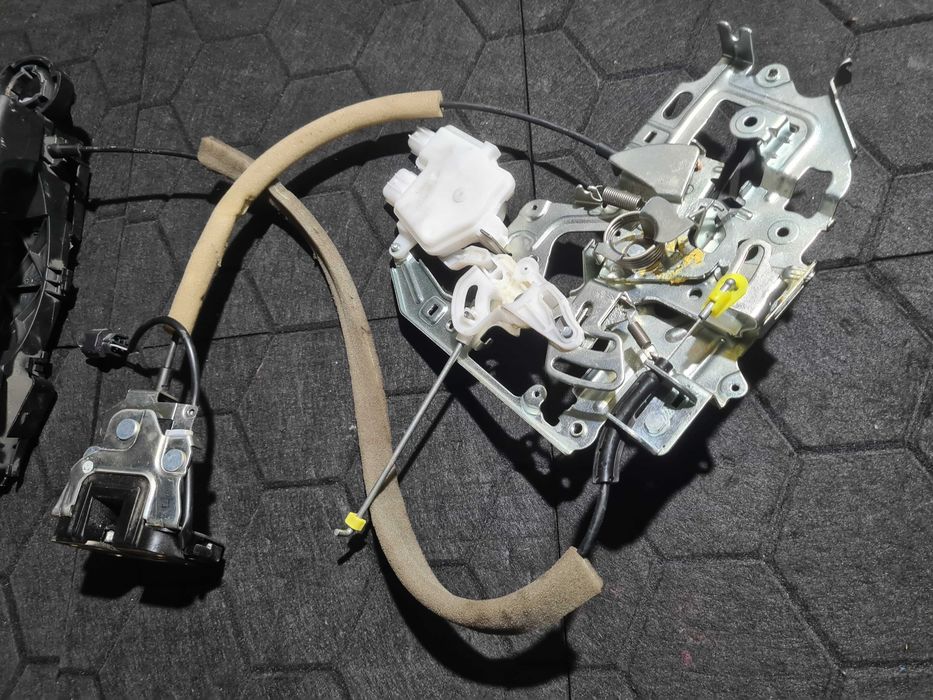 Renault Master III IV 2.3 22r zamek drzwi tylnych prawy klamka linka