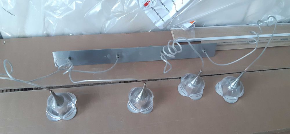 lampa sufitowa na 4 klosze