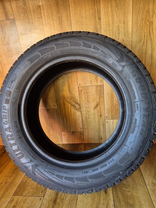 205/60/16 Good Year para zima 7.5mm 2022r RSC RunFlat SSR