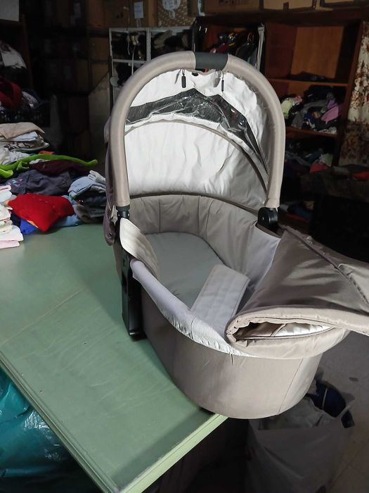 Carrinho-cama para bebé