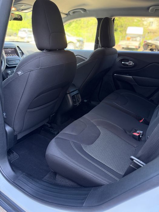 Продам Jeep Cherokee