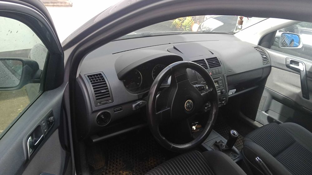 Carro VW Polo em muito bom estado do dia a dia