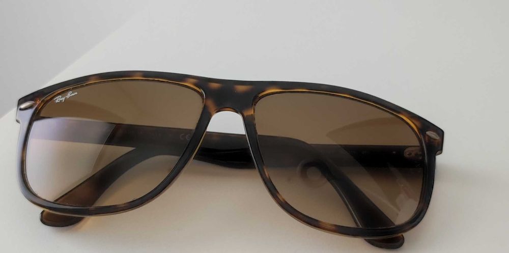 Óculos de sol Rayban modelo 4147