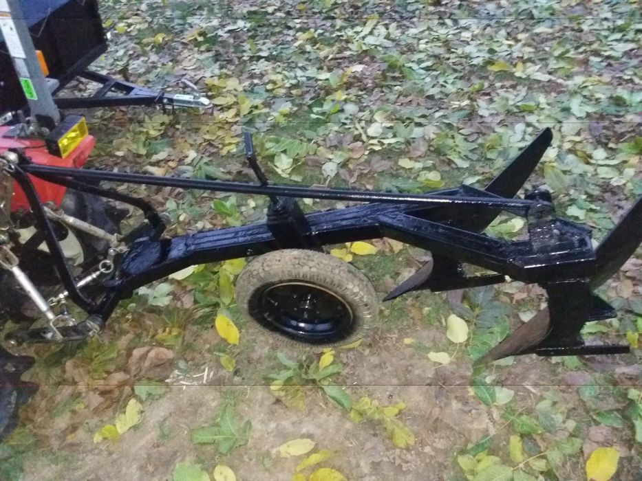 Плуг до мінітрактора