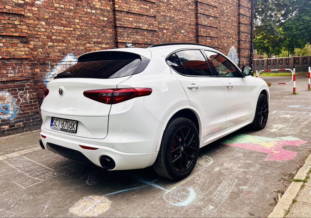 Biała elegancja- Alfa Romeo Stelvio samochód do ślubu z kierowcą Śląsk