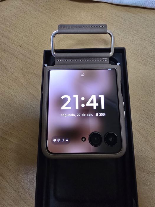 Motorola Razr 60 Ultra Igual a Novo - 512Gb