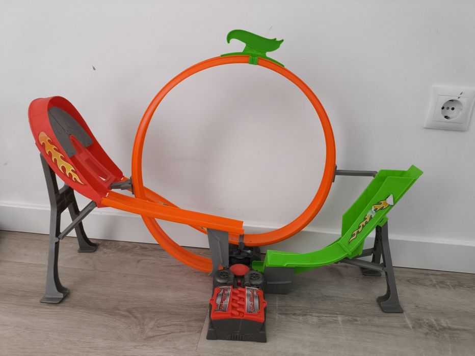 Pista hot wheels automática a pilha