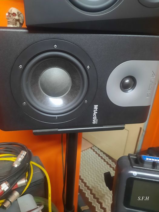 Vendo par Monitores Alesis 620