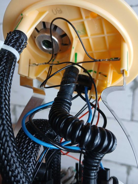 паливний насос вольво хс90