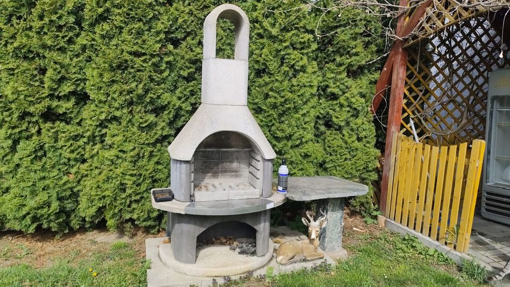 Grill  betonowy z kamiennym stolikiem