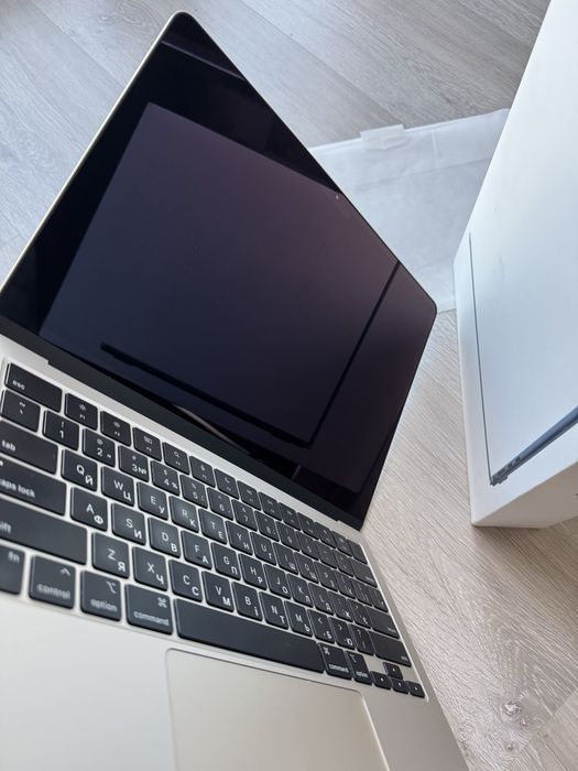 macbook air 13 m3 (2024) 8/256 офіційний 92% акумулятор