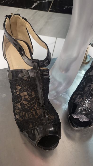 Buty koronka.lakierowane.