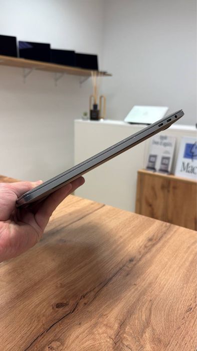 MacBook Pro 15” 2018 Space Gray . Стан: 9/10(Дуже Хороший Стан)