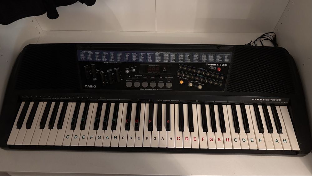 Keyboard Casio CT-700 Tone Bank – vintage, sprawny