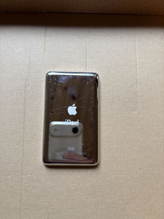 iPod classic 160 GB + etui i kable
